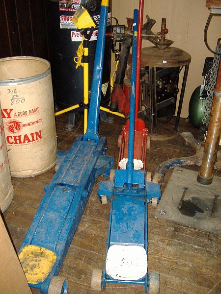 DSCF0635.JPG - 3 Jack Stands - 1 4 Ton.