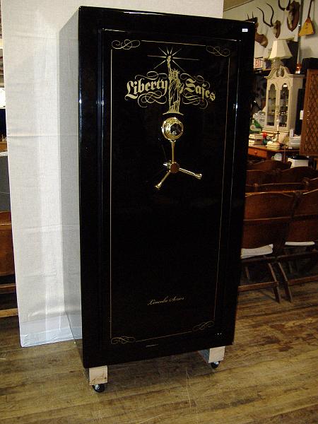 DSCF0808.JPG - 2004 Mo. L-25 Liberty Gun Safe - Lincoln Series