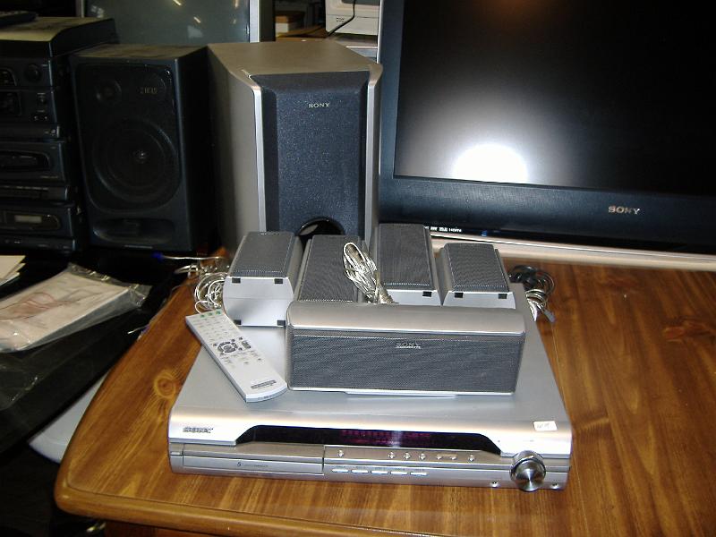DSCF0819.JPG - Sony 5 Disc DVD Player w / Surround Sound