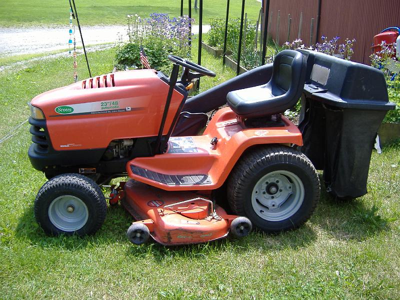 DSCF0830.JPG - Scotts 23HP / 48" Automatic V-Twin Riding Mower